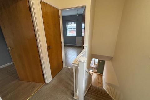 2 bedroom semi-detached house to rent, St. Agnes Close, Studley B80