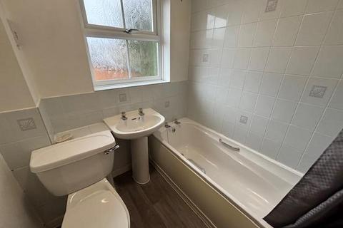 2 bedroom semi-detached house to rent, St. Agnes Close, Studley B80