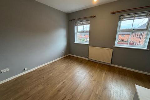 2 bedroom semi-detached house to rent, St. Agnes Close, Studley B80