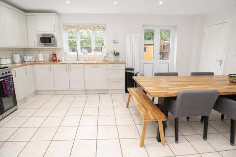 6 bedroom link detached house for sale, Lime Street, Rushden NN10