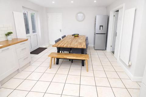 6 bedroom link detached house for sale, Lime Street, Rushden NN10