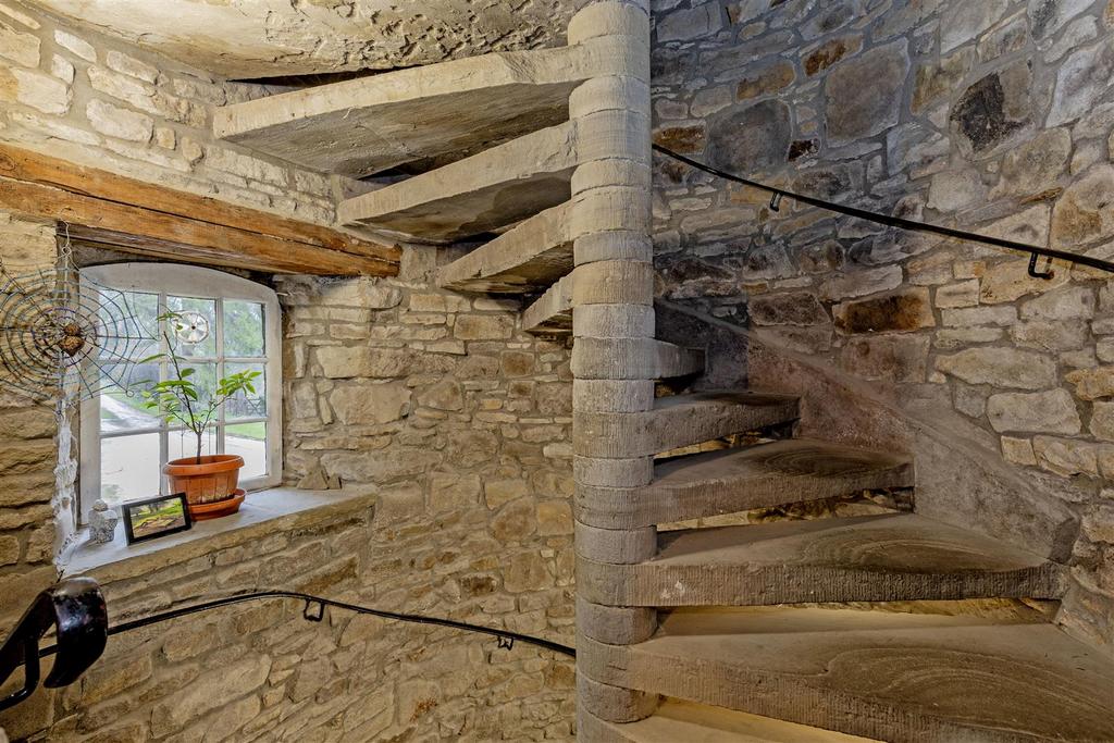 Stairwell-1.jpg