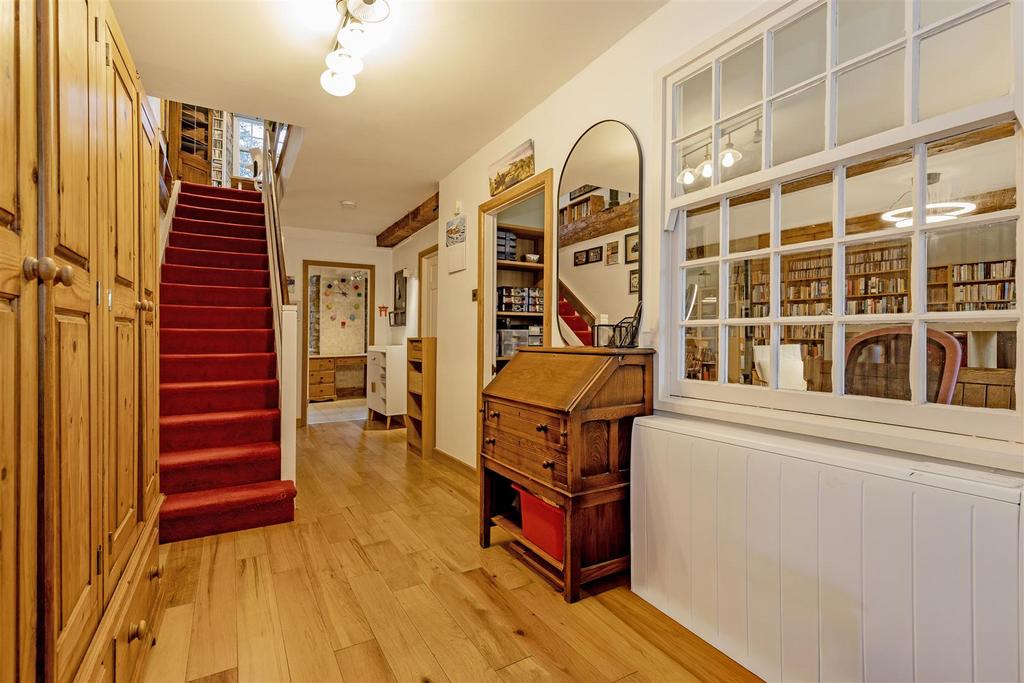 Entrance Hall-4.jpg