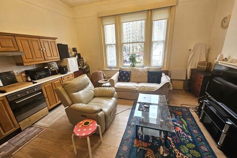 Chiswick High Road,London,W4 3AY