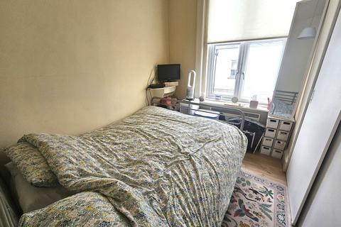 1 bedroom flat for sale, Chiswick High Road, London, W4 3AY