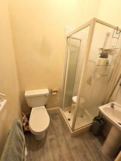1 bedroom flat for sale, Chiswick High Road, London, W4 3AY