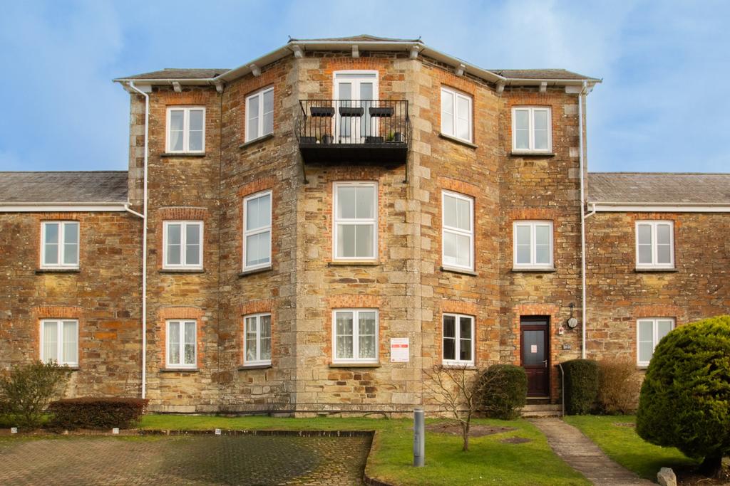 22 Castle Hill Court Bodmin 01208 74182-12