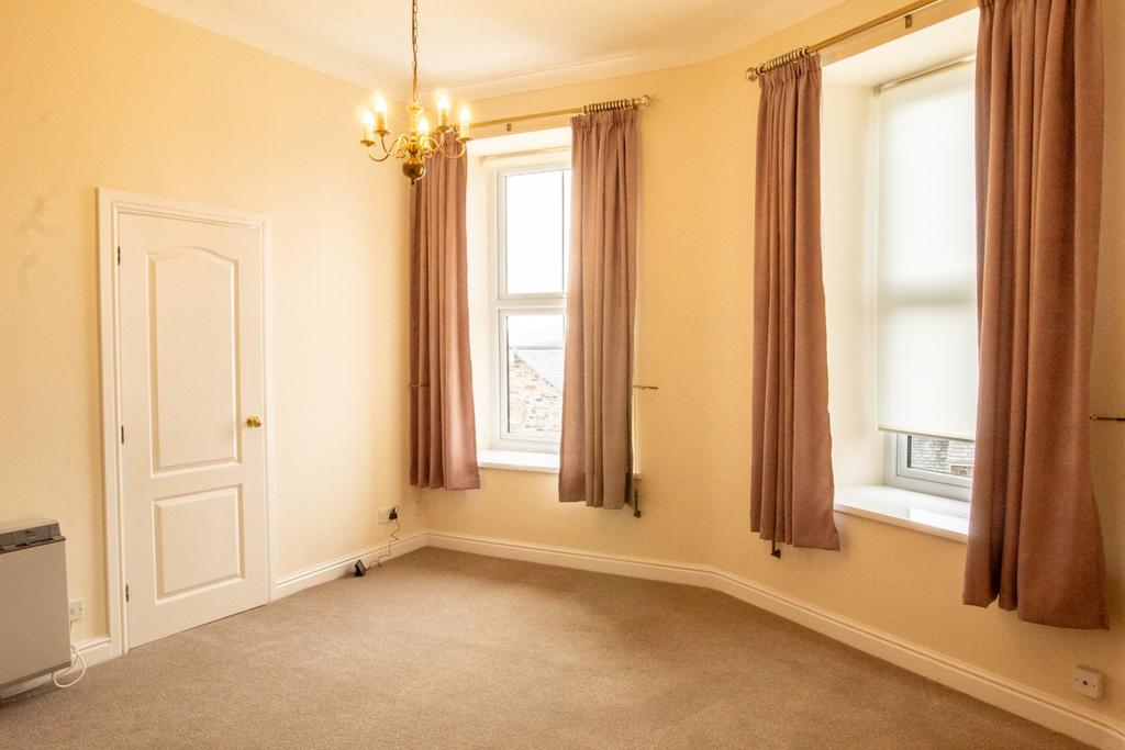 22 Castle Hill Court Bodmin 01208 74182-11
