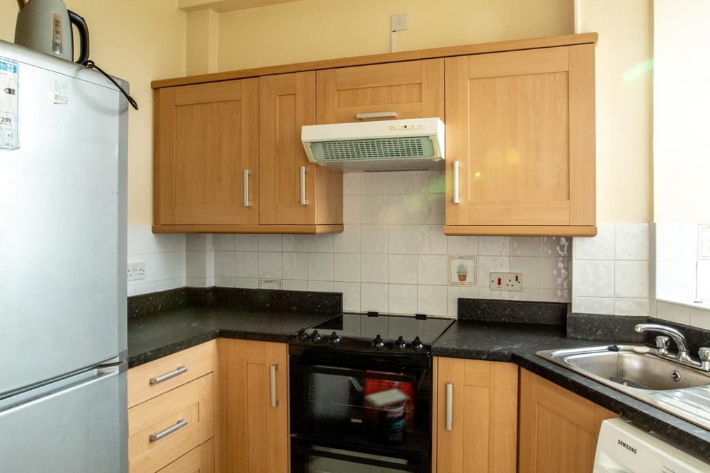 22 Castle Hill Court Bodmin 01208 74182-10