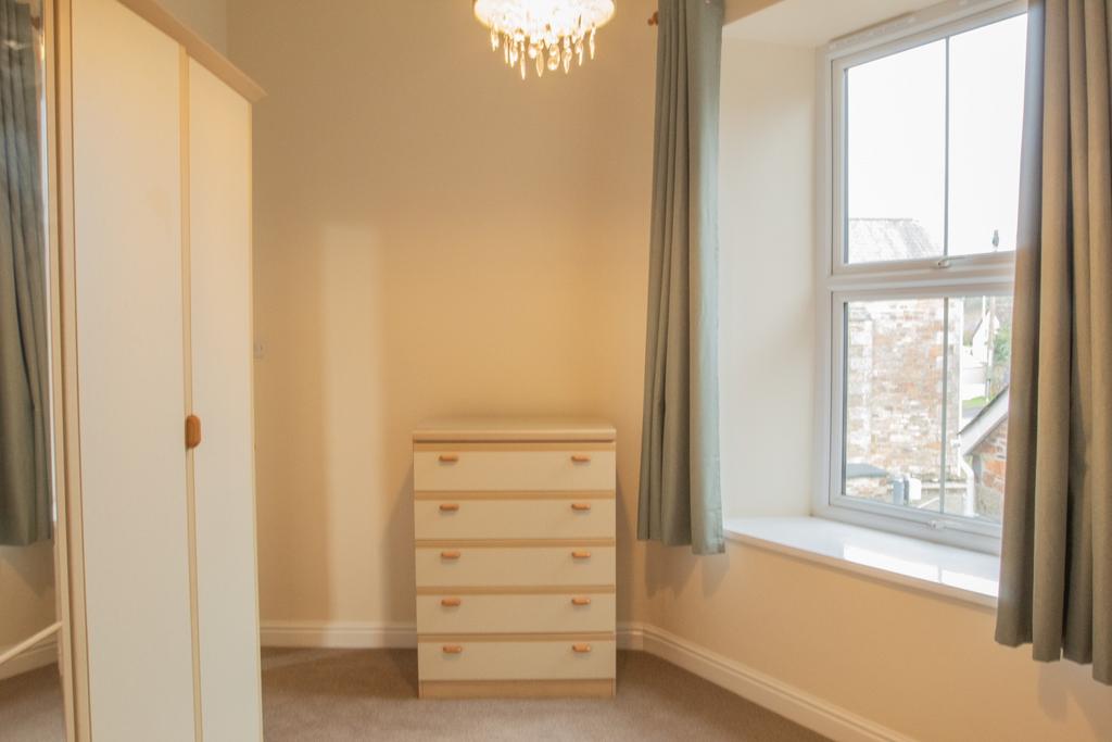 22 Castle Hill Court Bodmin 01208 74182-02