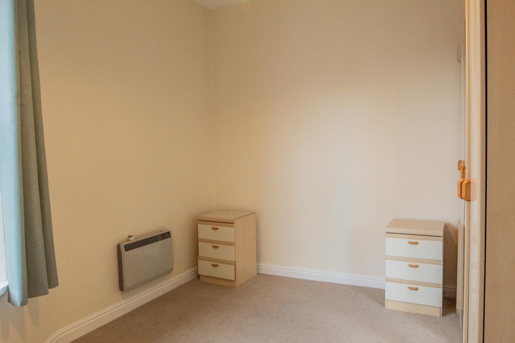 22 Castle Hill Court Bodmin 01208 74182-01