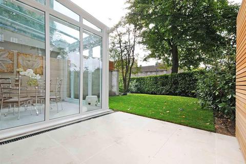 4 bedroom house to rent, Court Close, St. Johns Wood Park, London
