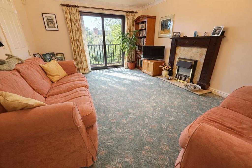 LOUNGE &amp; DINING ROOM