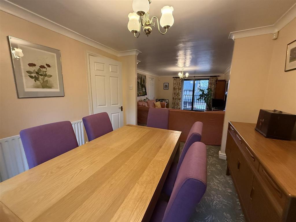 LOUNGE &amp; DINING ROOM