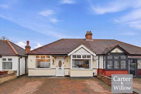 2 bedroom bungalow for sale, Mayswood Gardens, Essex