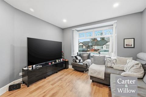 2 bedroom bungalow for sale, Mayswood Gardens, Essex