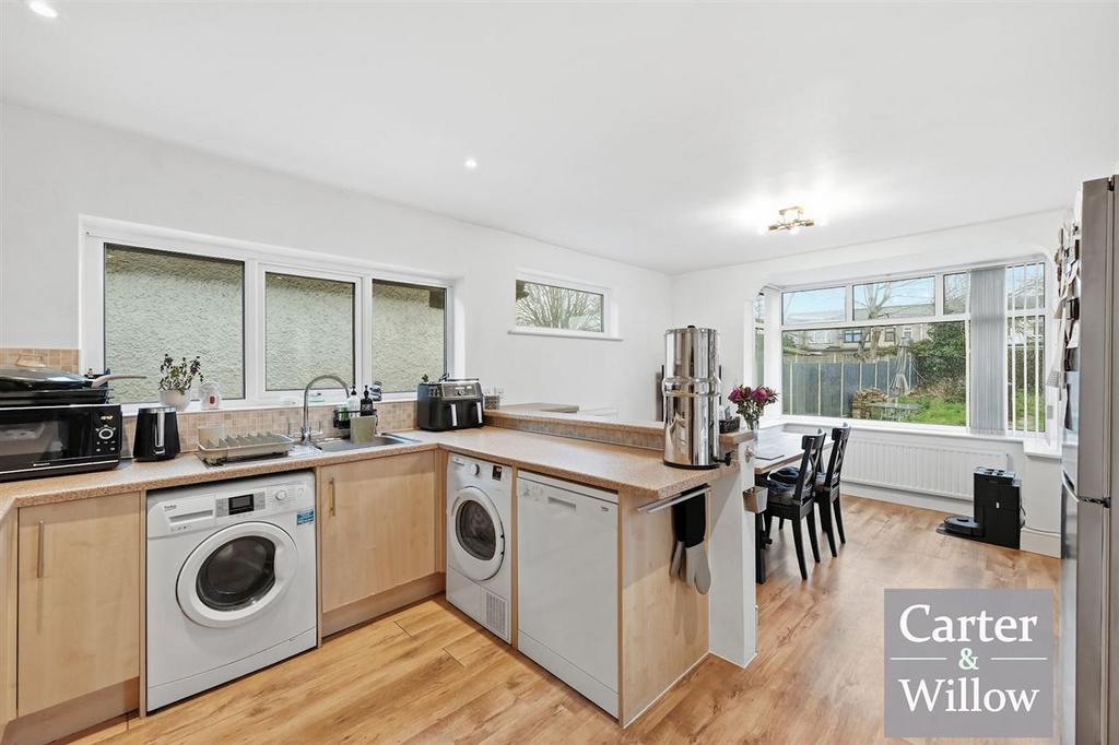 Kitchen / dining
