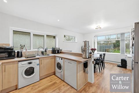 2 bedroom bungalow for sale, Mayswood Gardens, Essex