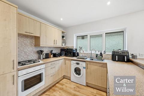 2 bedroom bungalow for sale, Mayswood Gardens, Essex