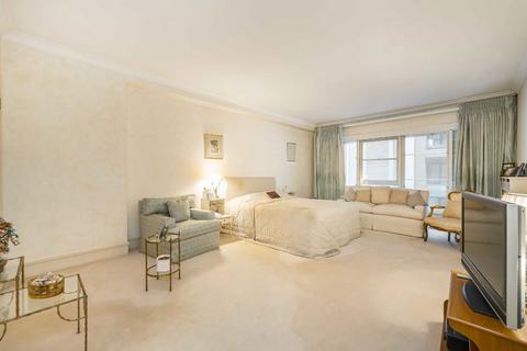 3 bedroom flat for sale, Park Lane, London W1K