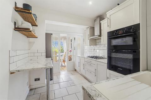 undefined, Spa Drive, Epsom