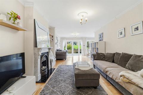 undefined, Spa Drive, Epsom