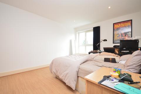 3 bedroom flat to rent, Venus House, Westferry Road, E14 3SF