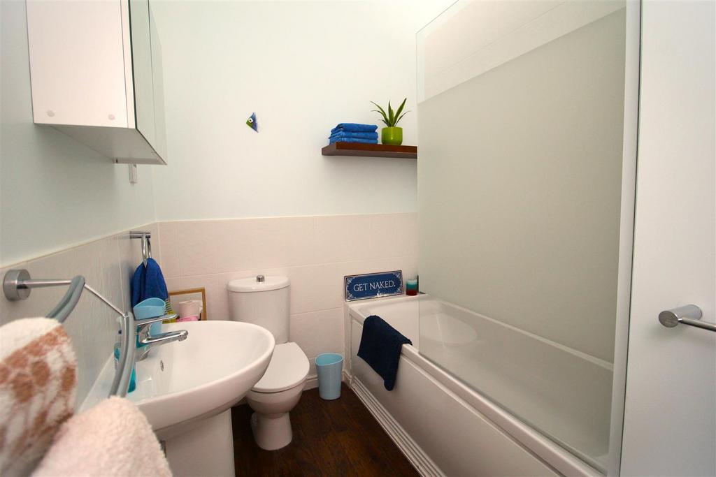 Bathroom 3.JPG