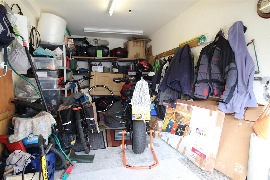Garage 1.JPG