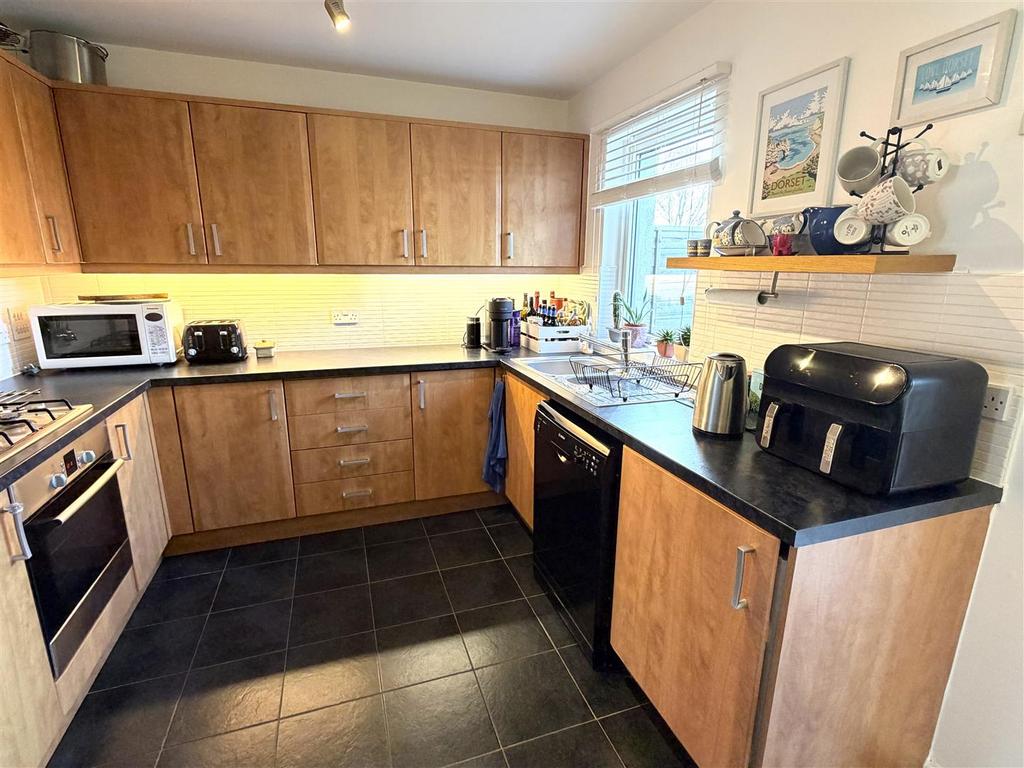 Kitchen 2.JPG