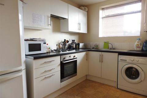 1 bedroom flat to rent, Victoria Road, Surbiton