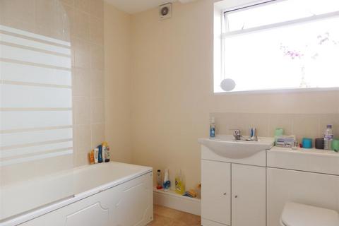 1 bedroom flat to rent, Victoria Road, Surbiton