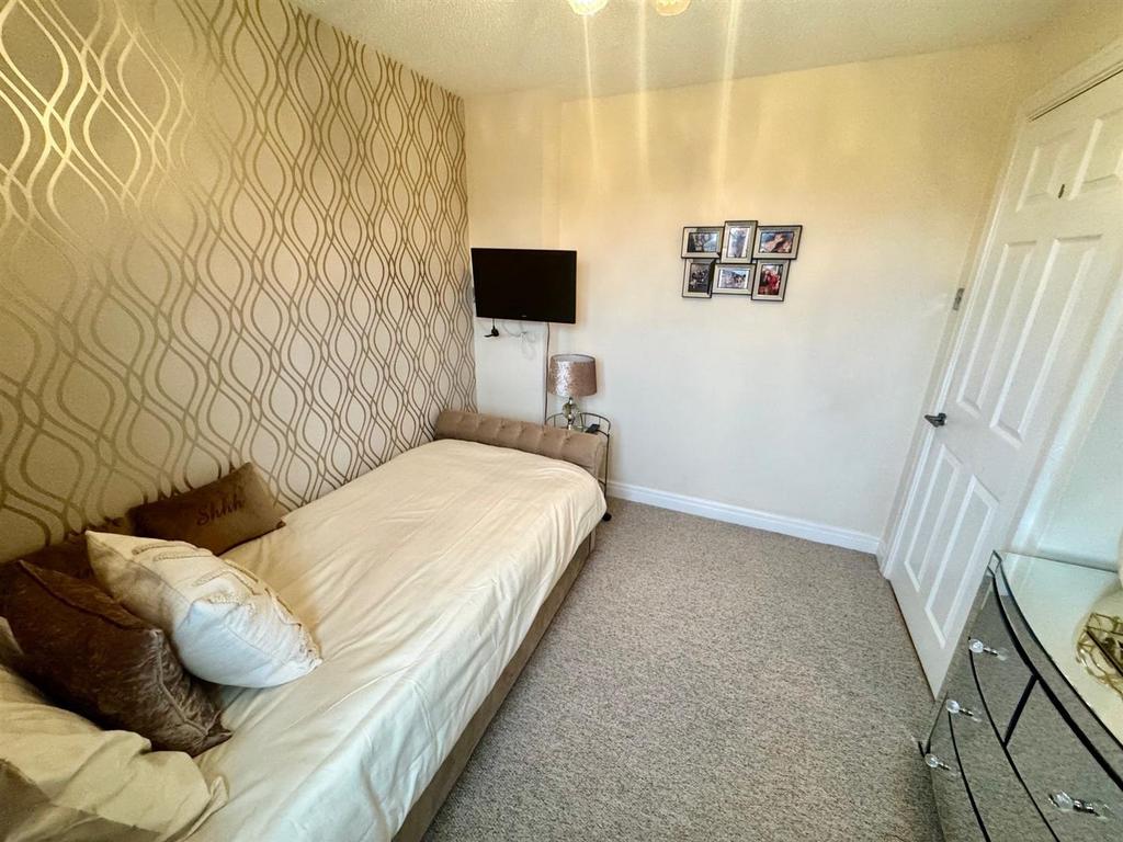 Bedroom 3b.jpg