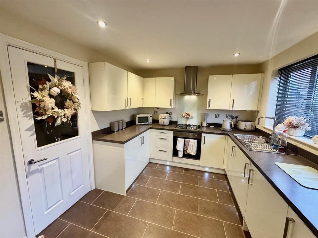 Kitchen 3.jpg
