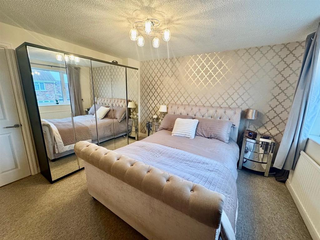 Bedroom 1b.jpg