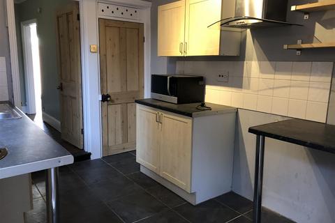 2 bedroom terraced house to rent, York Street, Castle Road