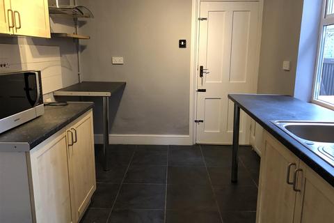 2 bedroom terraced house to rent, York Street, Castle Road