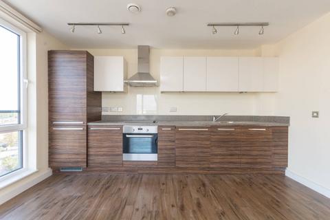 2 bedroom flat to rent, The Green, Southall, UB2