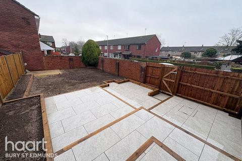 3 bedroom terraced house to rent, Bracken Road, THETFORD