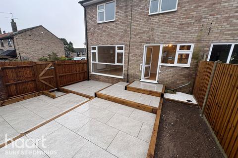 3 bedroom terraced house to rent, Bracken Road, THETFORD