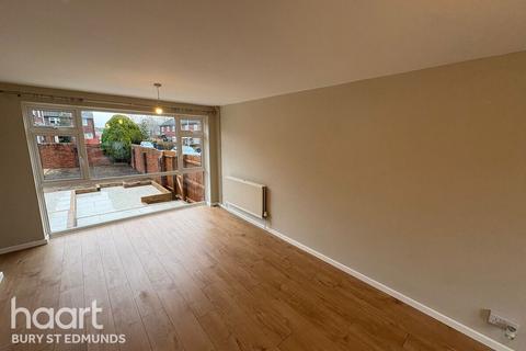 3 bedroom terraced house to rent, Bracken Road, THETFORD
