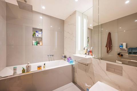 3 bedroom flat to rent, South Quay Plaza E14, Canary Wharf, London, E14