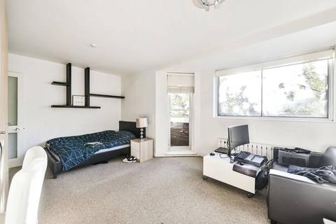 Studio to rent, Cromwell Road, Earls Court, London, SW5