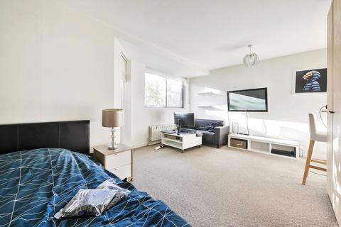 Studio to rent, Cromwell Road, Earls Court, London, SW5