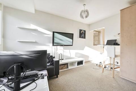 Studio to rent, Cromwell Road, Earls Court, London, SW5