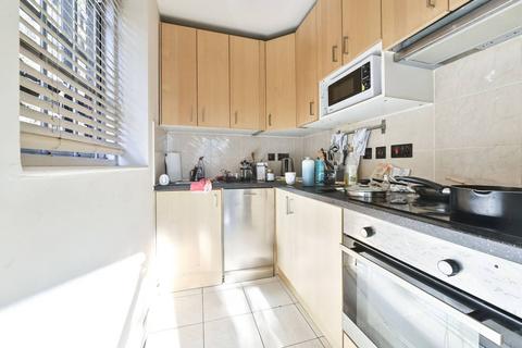 Studio to rent, Cromwell Road, Earls Court, London, SW5