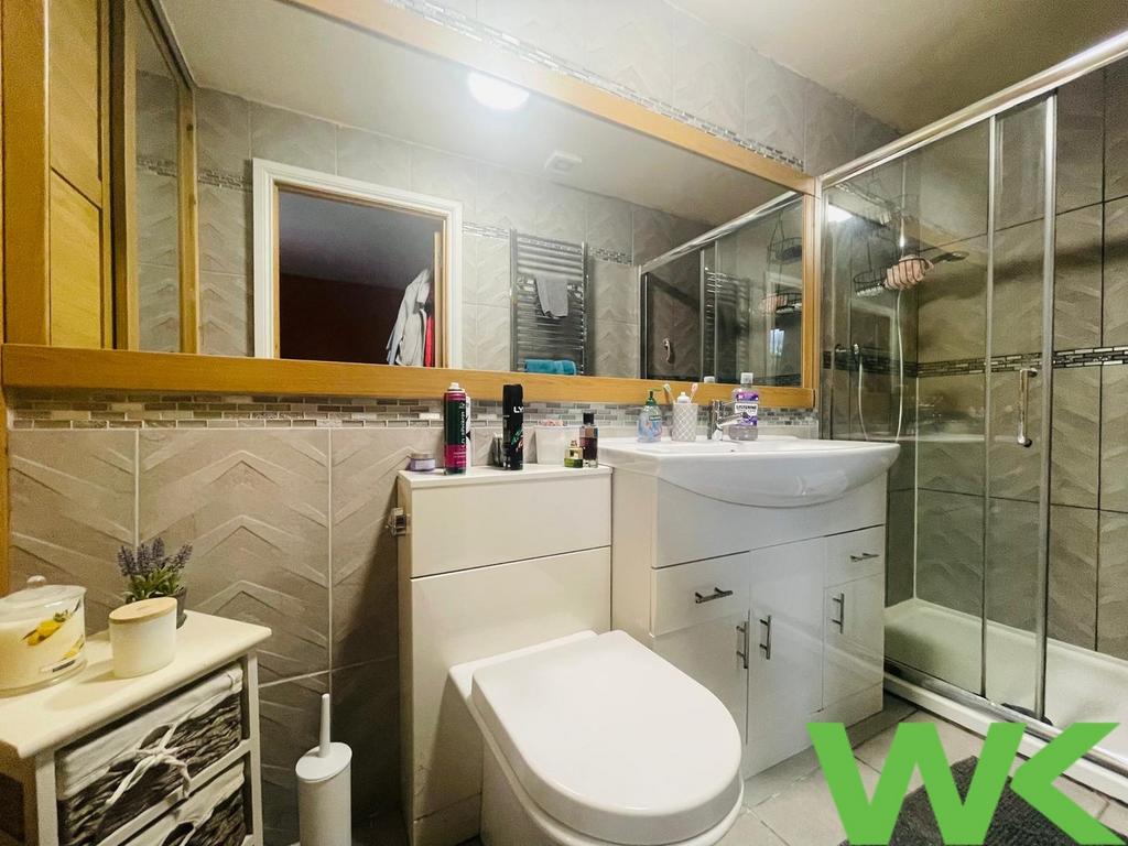 Bedroom 2 Ensuite - Annexe
