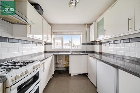 2 bedroom flat to rent, St Bernards Court, Sompting Road, Lancing, West Sussex, BN15