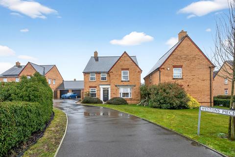 4 bedroom detached house for sale, Westons Piece, Devizes, SN10