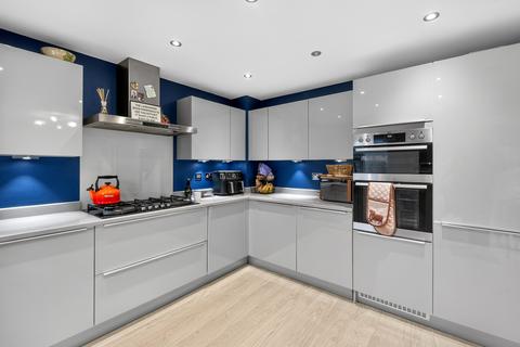 4 bedroom detached house for sale, Westons Piece, Devizes, SN10